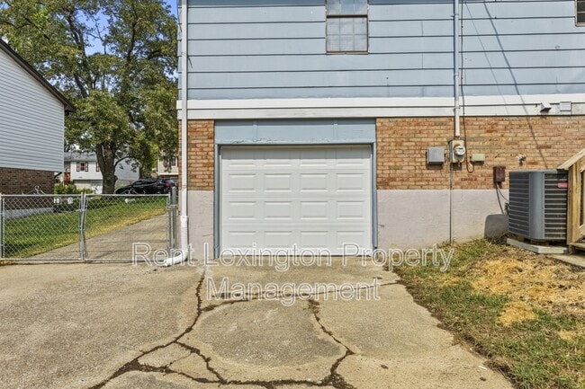 Building Photo - 3609 Sundart Dr