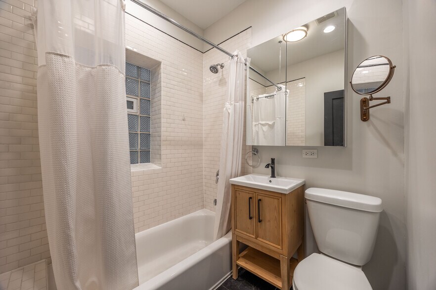 Building Photo - 2732 N Monticello Ave