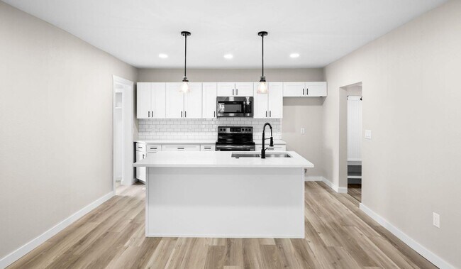 Building Photo - FIRST MONTHS RENT IS FREE! Beautiful remodeled home in Bolivar located near the square! 3 bedroom...