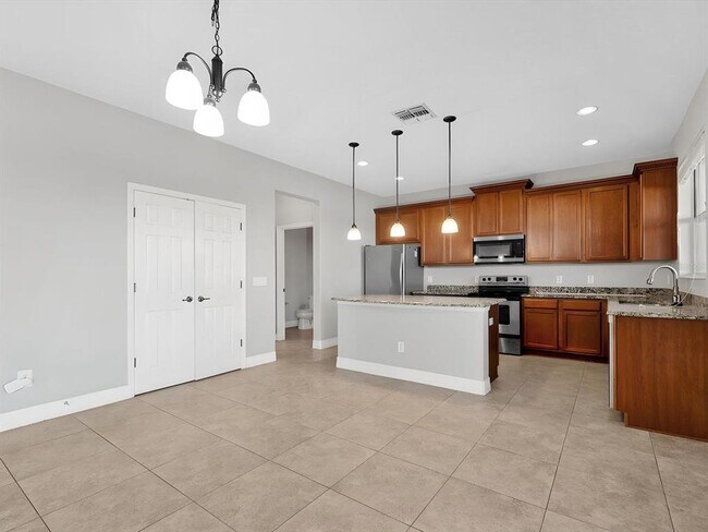 Building Photo - 2274 Geneva Dr