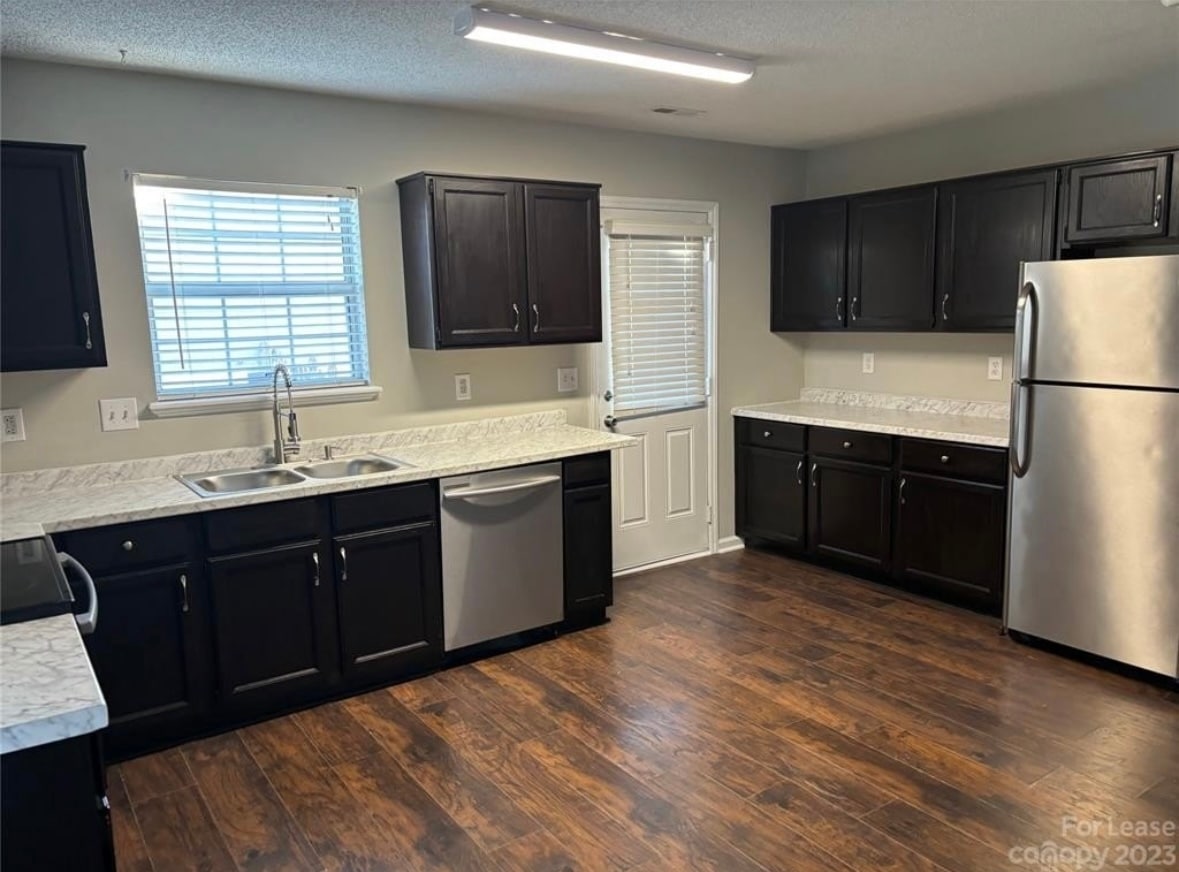 Building Photo - 100 Coventry Dr