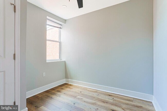 Building Photo - 1422 S Vogdes St