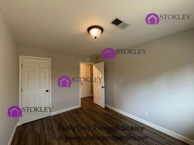 Building Photo - 1920 Encima Dr