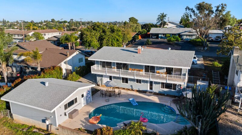 Building Photo - 321 W Kalmia St