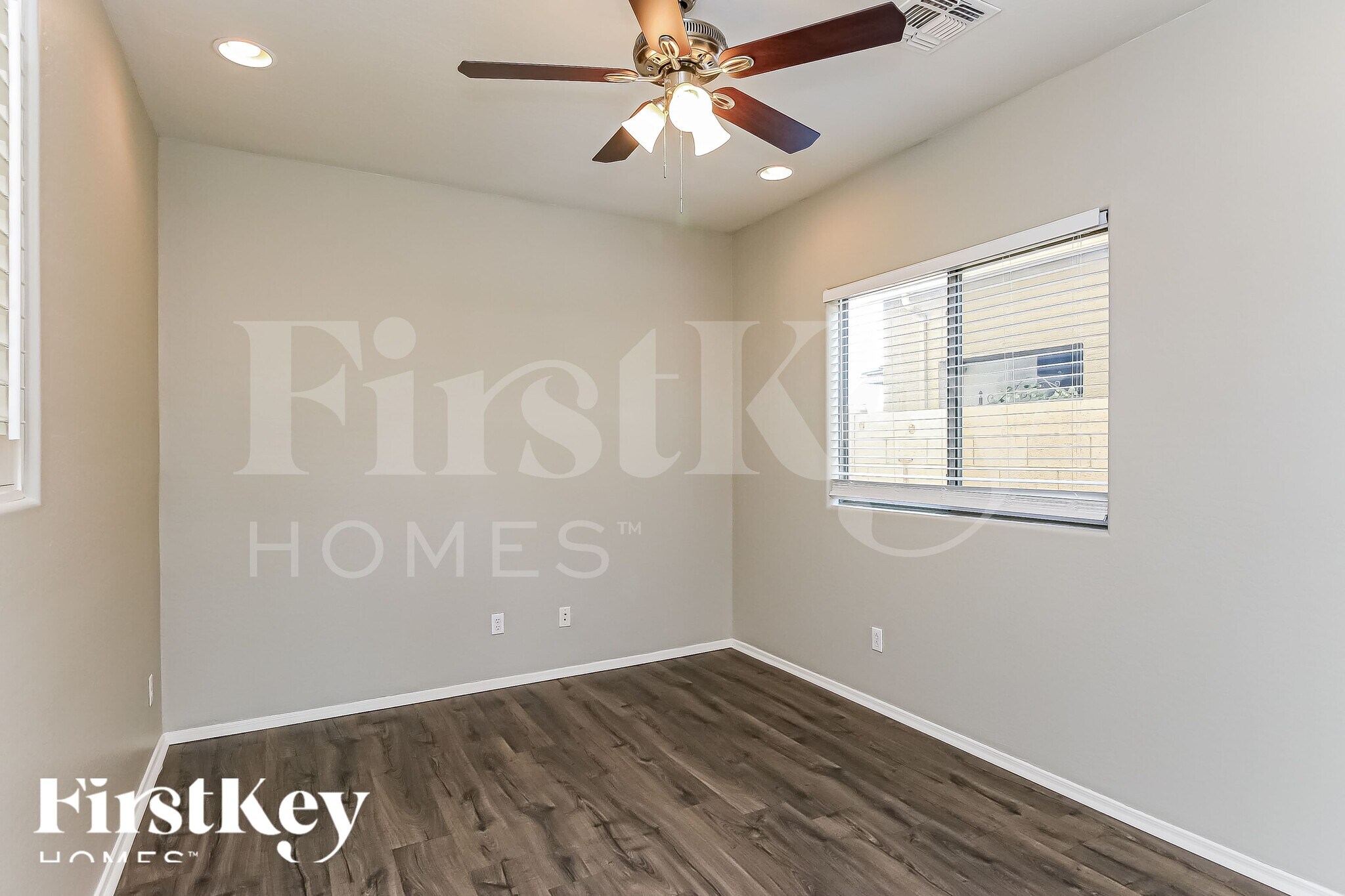 Building Photo - 725 W Desert Basin Dr