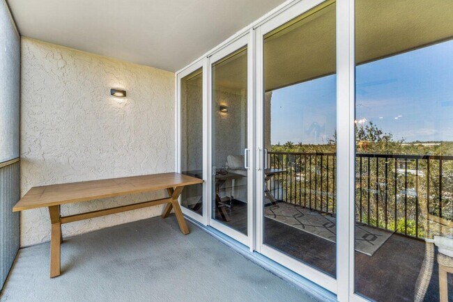 Building Photo - 14 Royal Palm Way