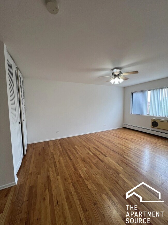 Building Photo - 6250 N Kenmore Ave
