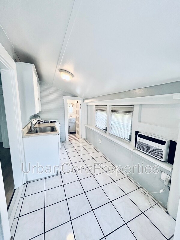 Building Photo - 235 7th Ave N