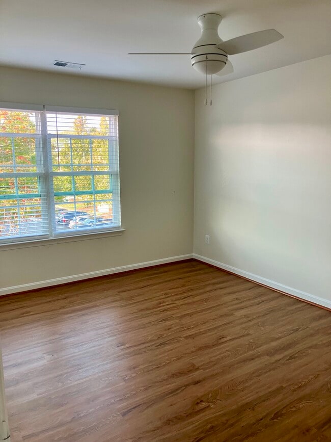 Bedroom 2 (Master) - 1137 Huntmaster Ter NE