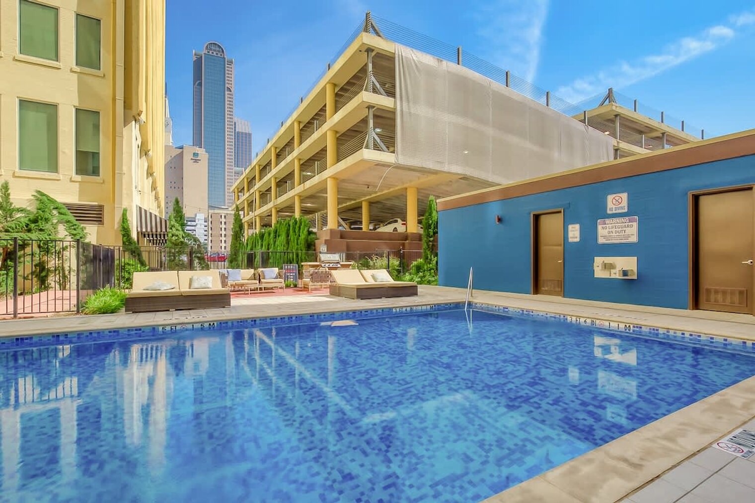 Building Photo - 500 S Ervay St