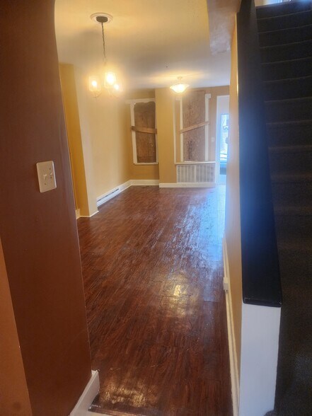 Building Photo - 40 Maple St