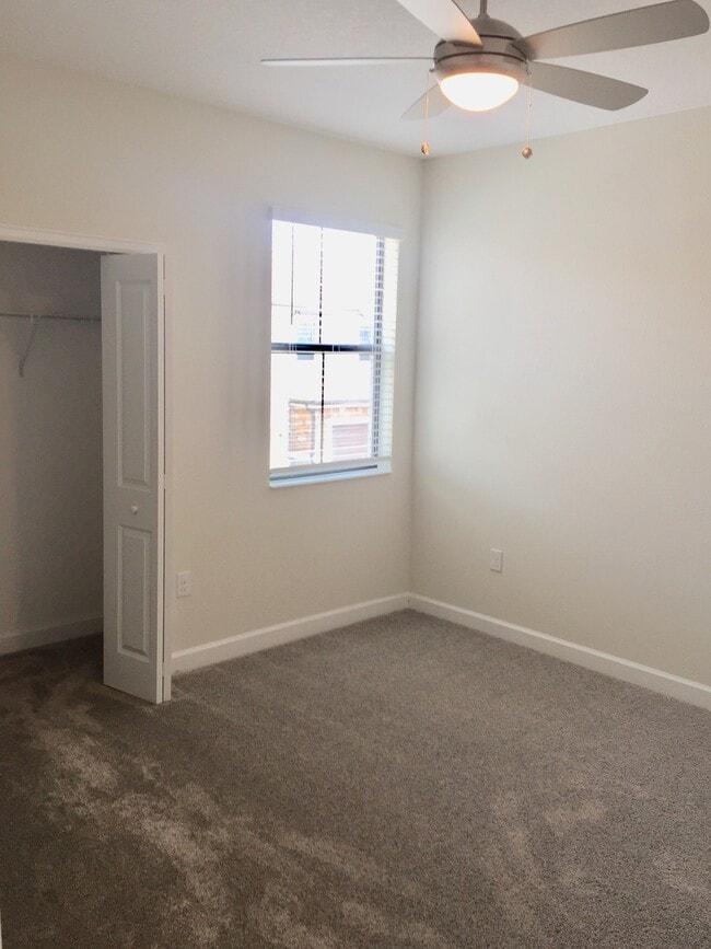 Building Photo - 4 Bedroom 3.5 Bath Townhome in The Vistas ...