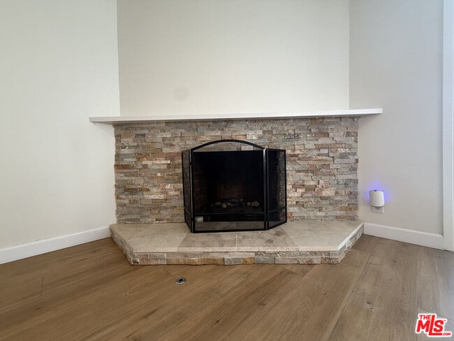 Building Photo - 6223 Enfield Ave