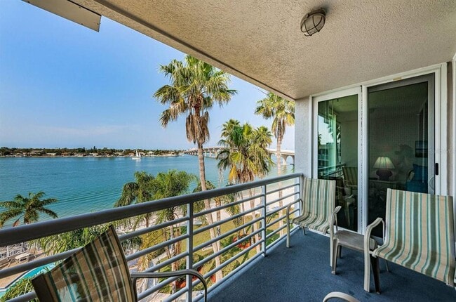 Building Photo - 5801 Bahia Del Mar Cir N