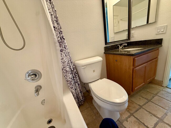 Building Photo - Spacious and Modern 2BR Condo in UTC, San Diego