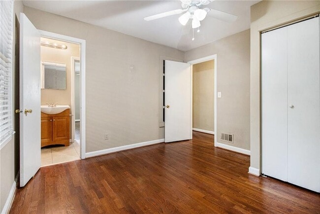 Building Photo - 1174 Arborvista Dr NE