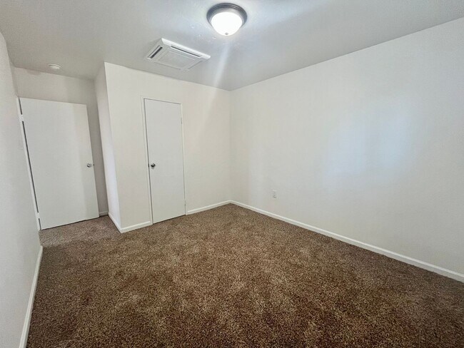 Building Photo - 3543-3545 Clairemont Mesa Blvd