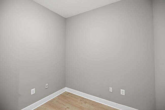 Building Photo - One Bed One Bath Condo in Tenleytown