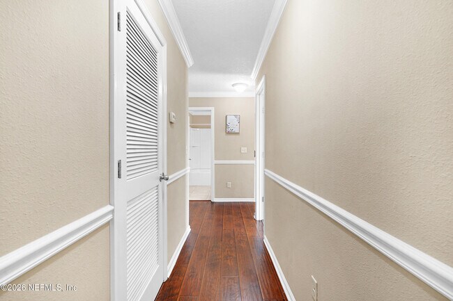 Building Photo - 352 Silver Glen Ave