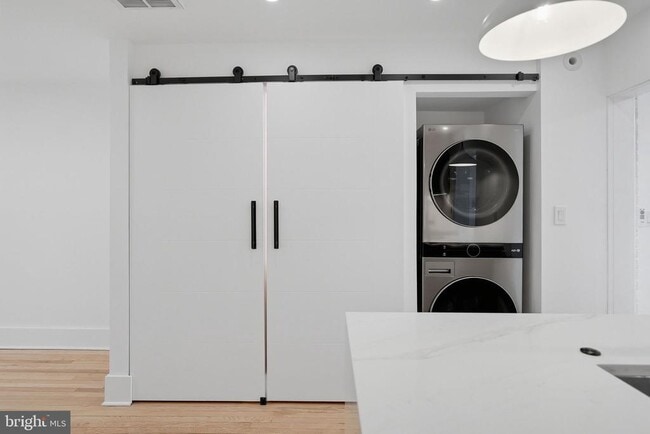 Building Photo - 2028 Tunlaw Rd NW