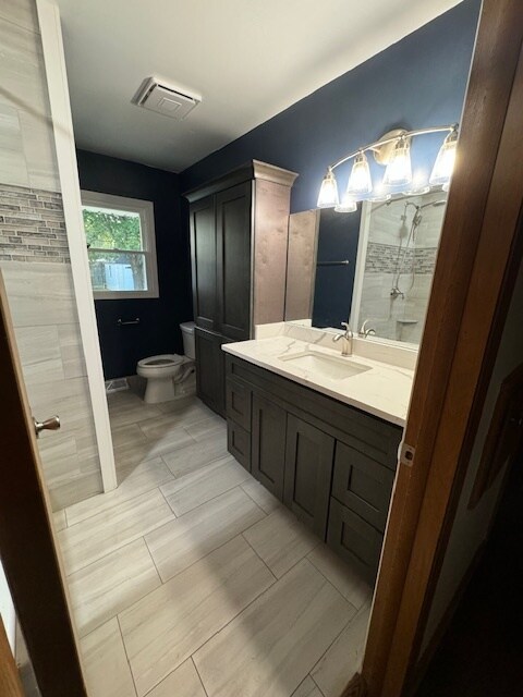 Full Bathroom - 7948 48th Ave