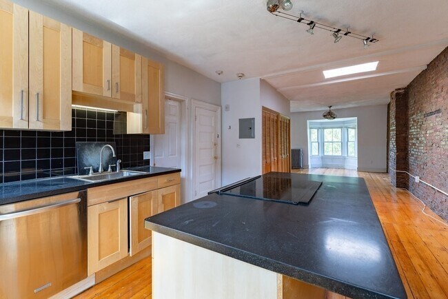 Primary Photo - 29 E Concord St