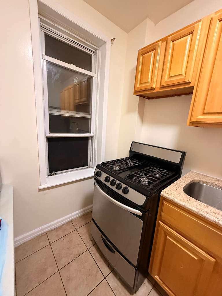 Building Photo - 321 Eldert Ln