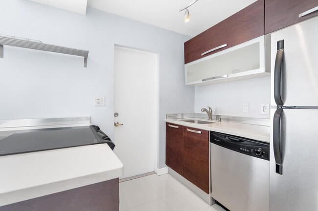 Building Photo - 416 NE 15th Ave