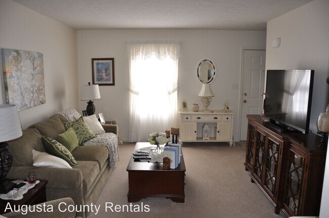 Primary Photo - 3-17 Crabapple Ln