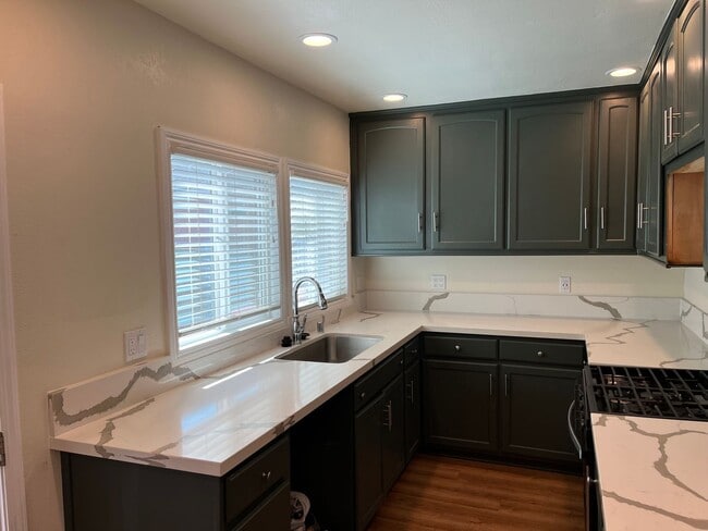 Building Photo - Beautifully Renovated 2 Bed / 1 Bath in Compton!