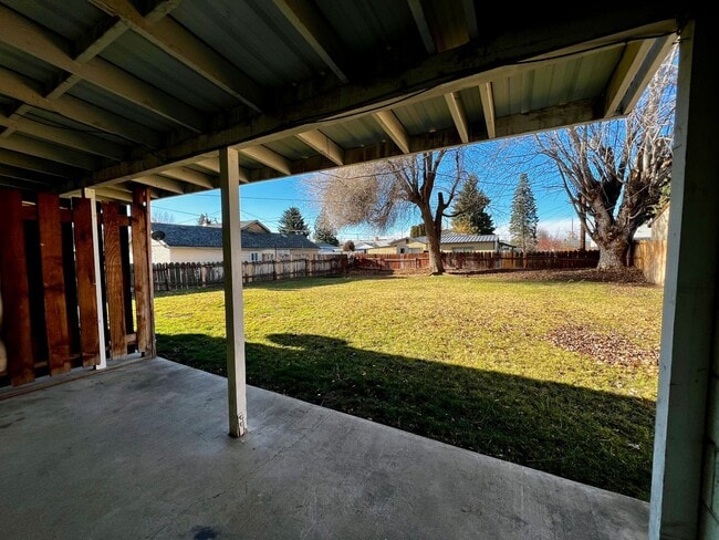 Building Photo - c1604