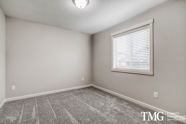 Building Photo - Spacious 4  BD Home with Modern Upgrades in Vancouver
