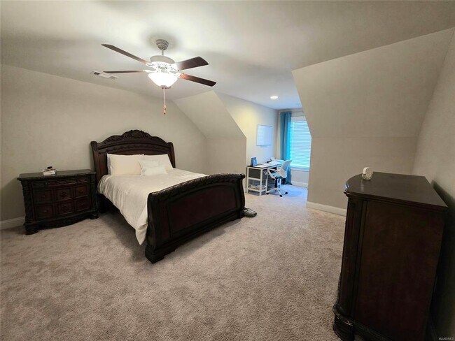 Building Photo - 656 Riverdale Dr.