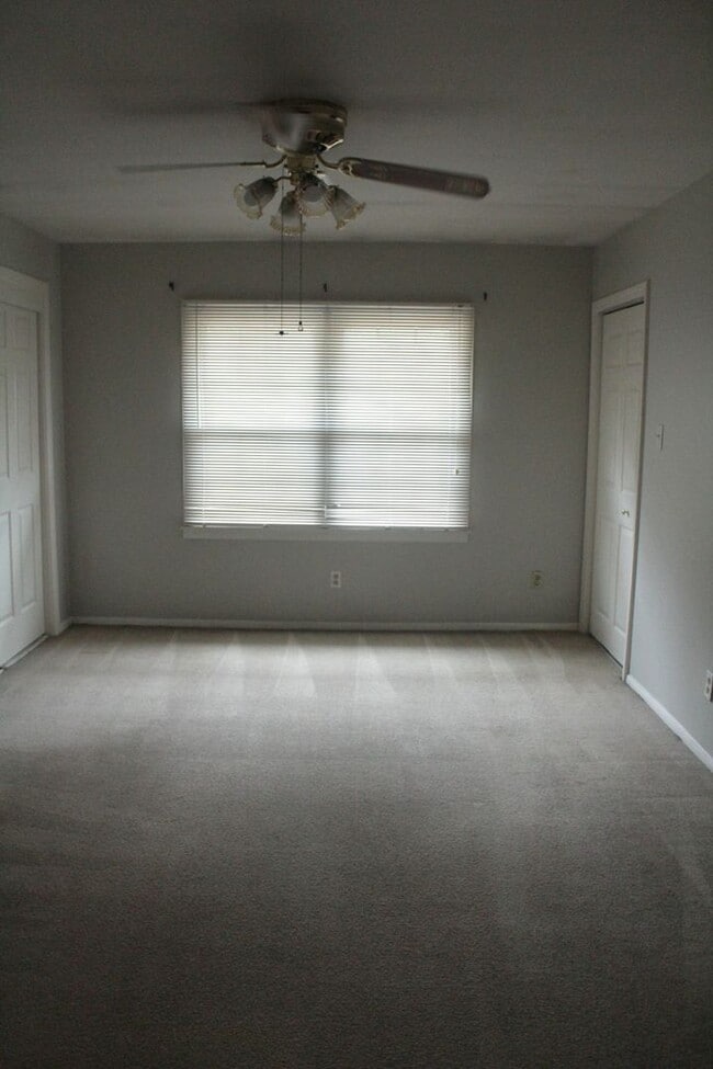 Building Photo - Spacious Home in High Point Terrace, on the Greenline