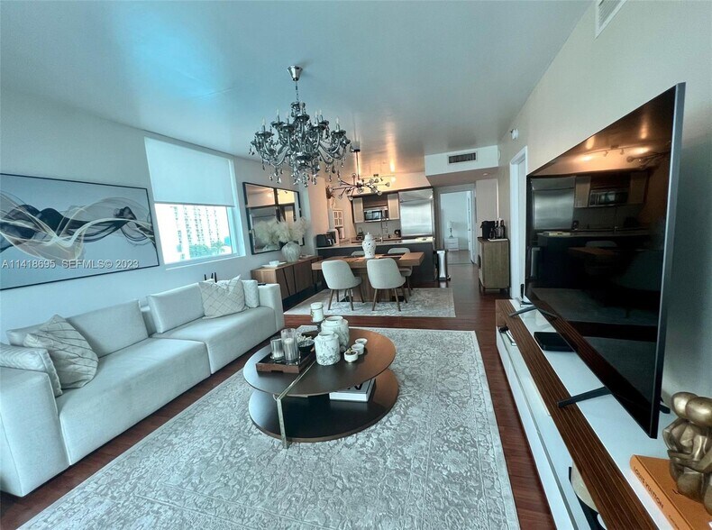 Building Photo - 500 Brickell Ave