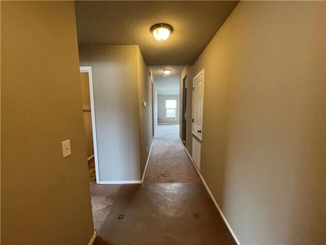 Building Photo - Spacious 3-Bedroom Springdale Home with Fenced Yard