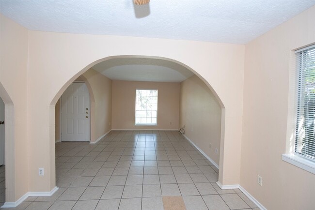 Building Photo - 4843 Beechaven St