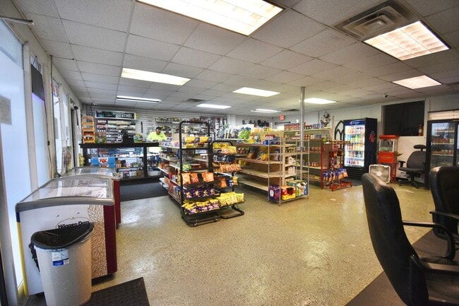 Building Photo - 3204 Ferndale Dr