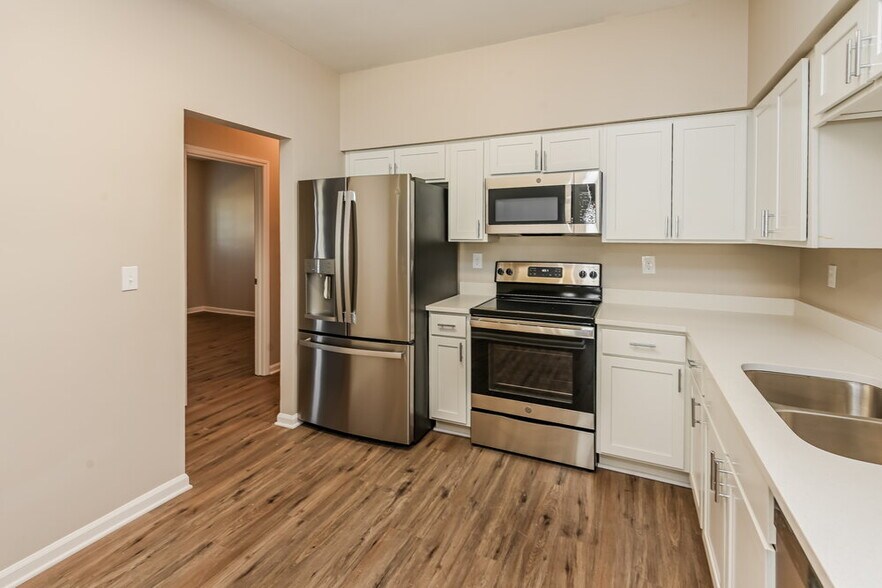 Building Photo - 2117 David Earl Dr