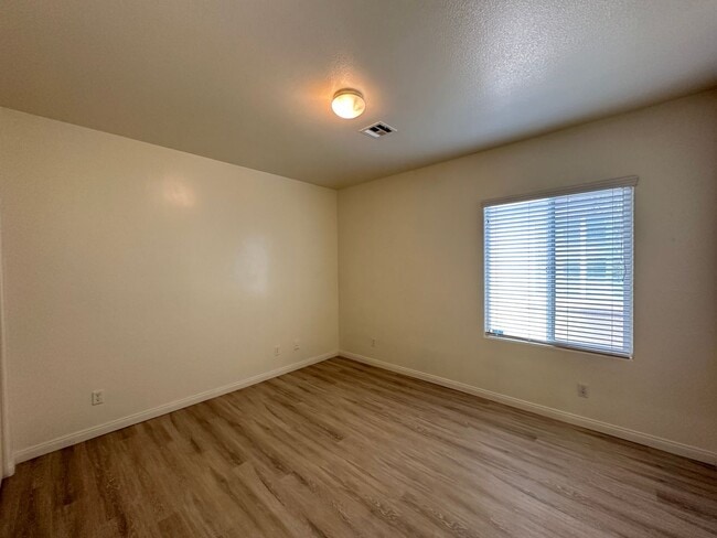 Building Photo - Echo Ridge At The Ridges In Summerlin-Unit 1