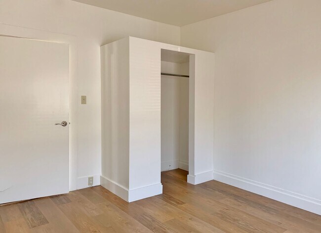 Building Photo - 3 Bedroom in Hollister