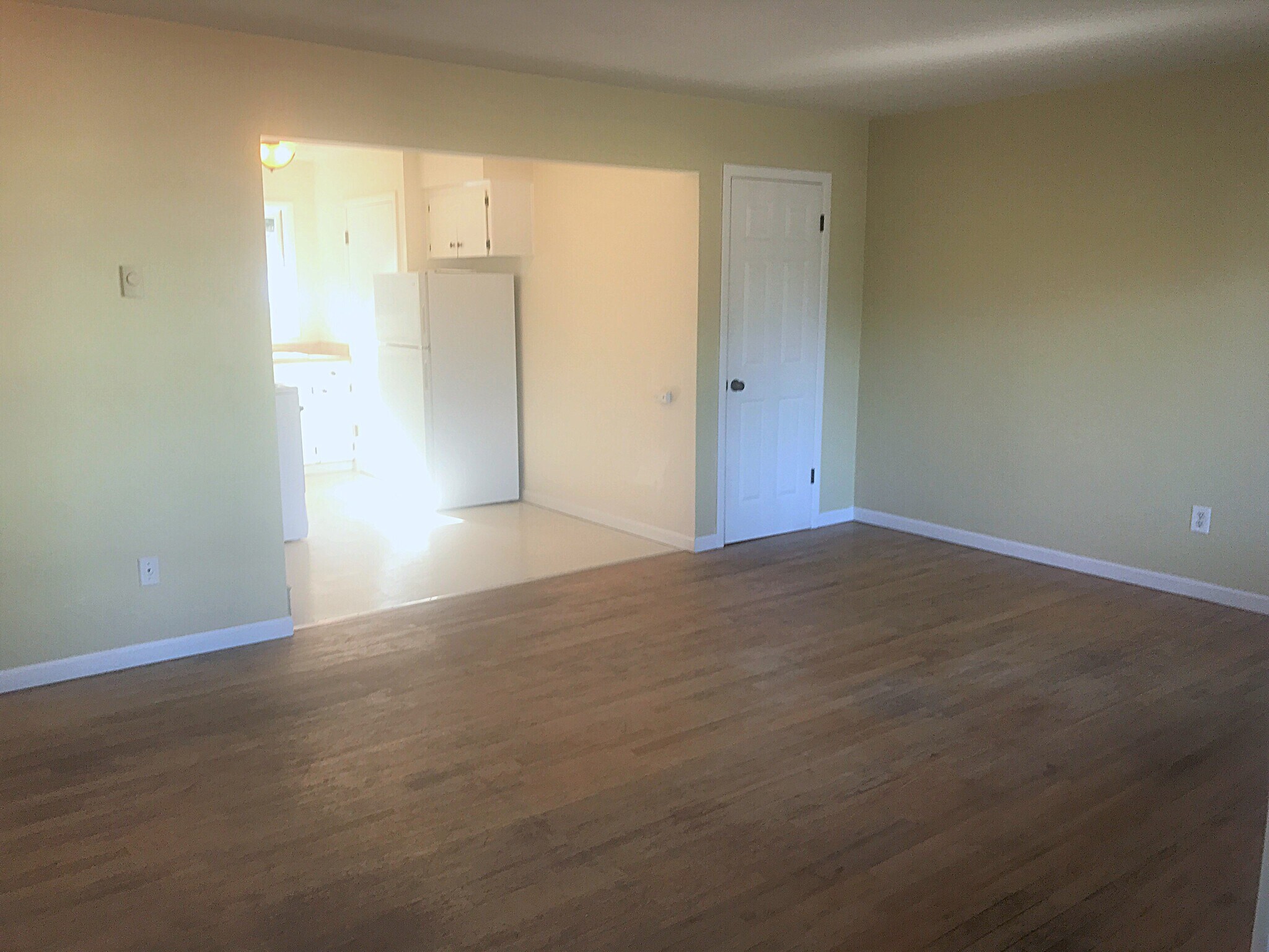 Building Photo - 833 SE 80th Ave