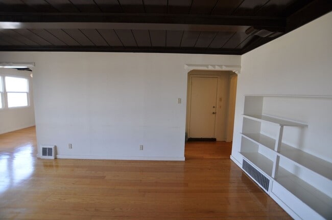 Building Photo - 1026 Kirkham St