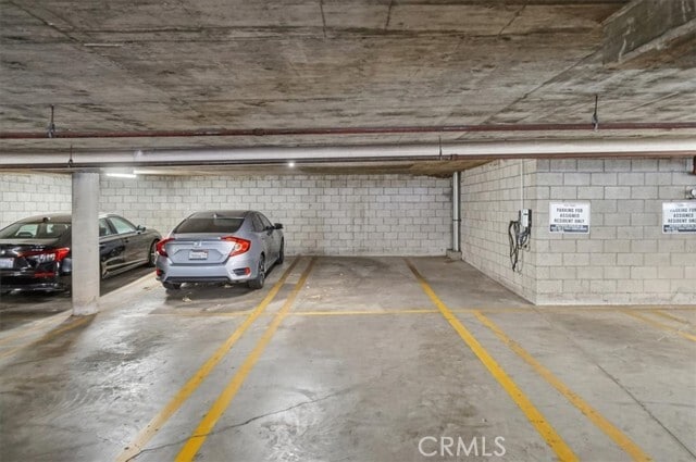 Building Photo - 7320 Hawthorn Ave