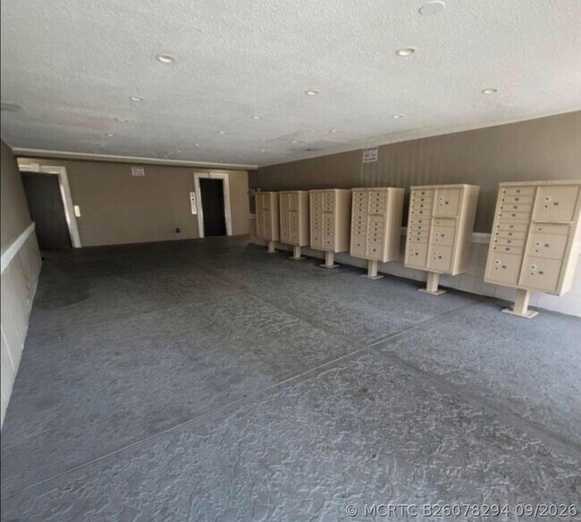 Building Photo - 5100 SW 41st St