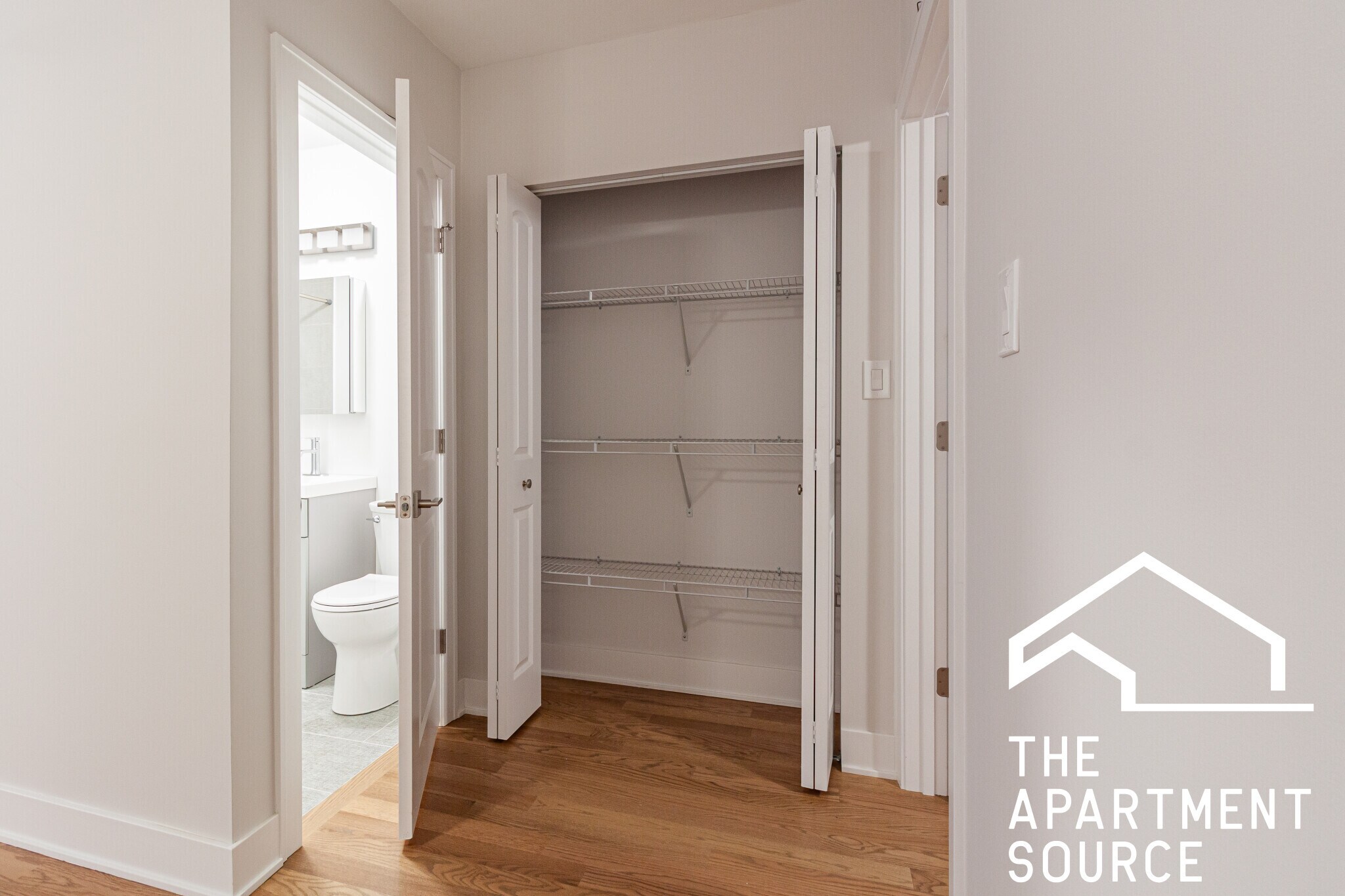 Building Photo - 516 W Cornelia Ave