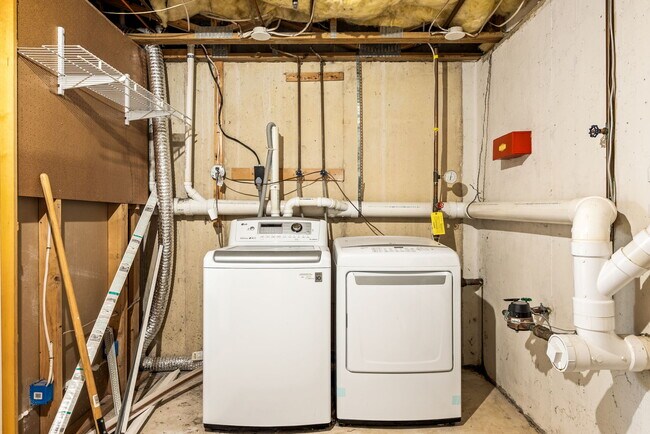 Building Photo - 445 Hartford Sq