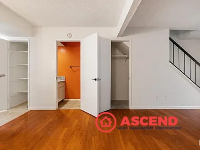 Building Photo - Beautiful 2 Bedroom, 2 Bathroom Home with ...