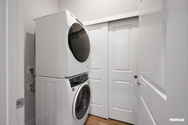 Building Photo - Charming 2BR-2BA Condo in Aurora Town Center