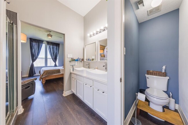 Building Photo - 15110 Diamond Way